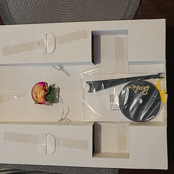 1996 Limited Edition Bill Blass Barbie MINT in BOX Vintage Barbie yellow gown !! - Picture 6 of 13